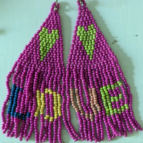 LOVE Earrings handmade beaded hot 🩷 pink 💚 - Picture 2 of 8